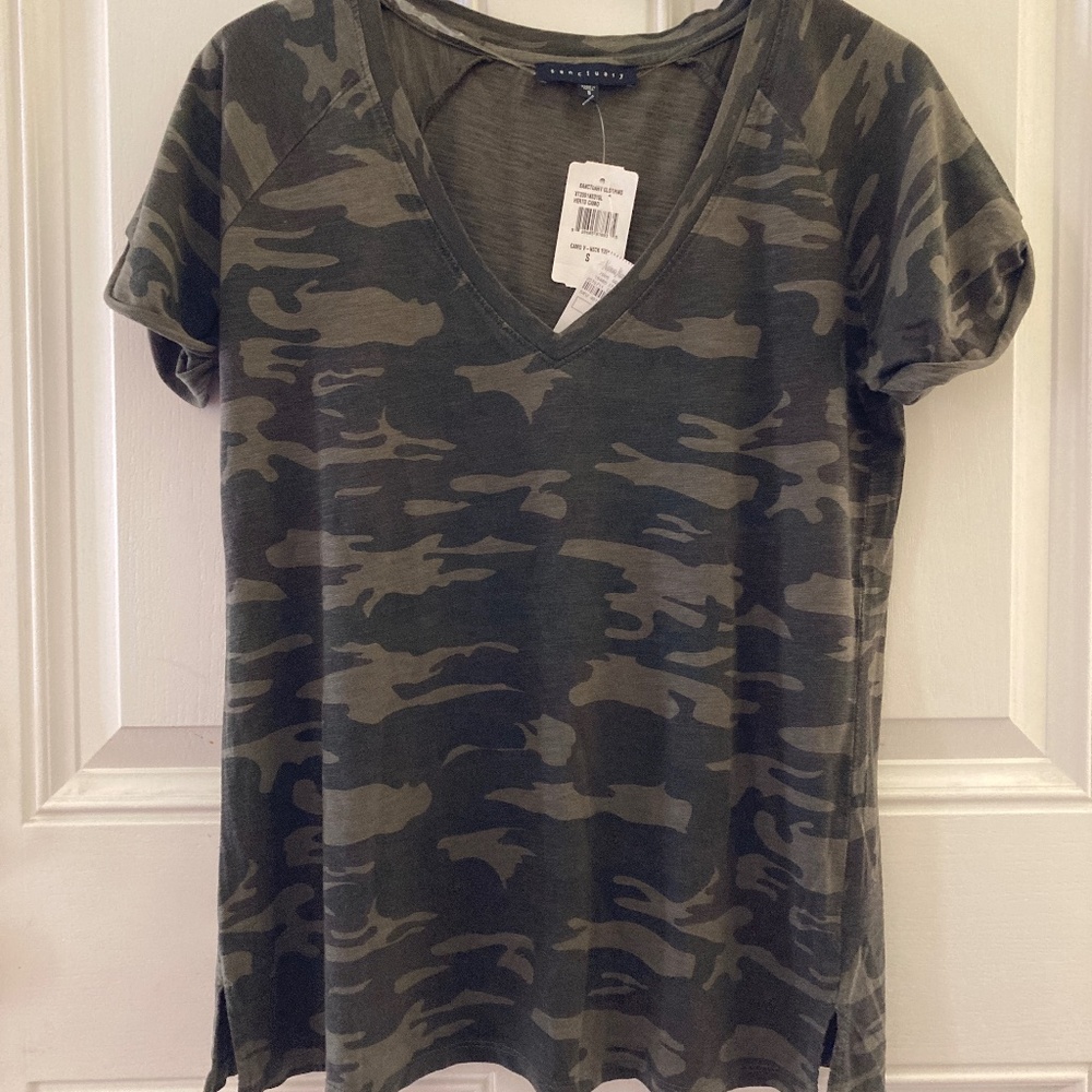 FINAL SALE! Sanctuary Women's Green Camo V-Neck T-Shirt/Size S/NWT/PRICE FIRM!